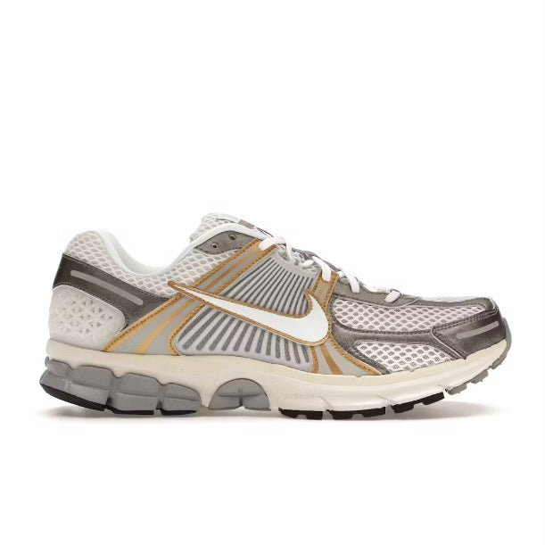 Zoom Vomero 5 - Platinum Tint Metallic Gold